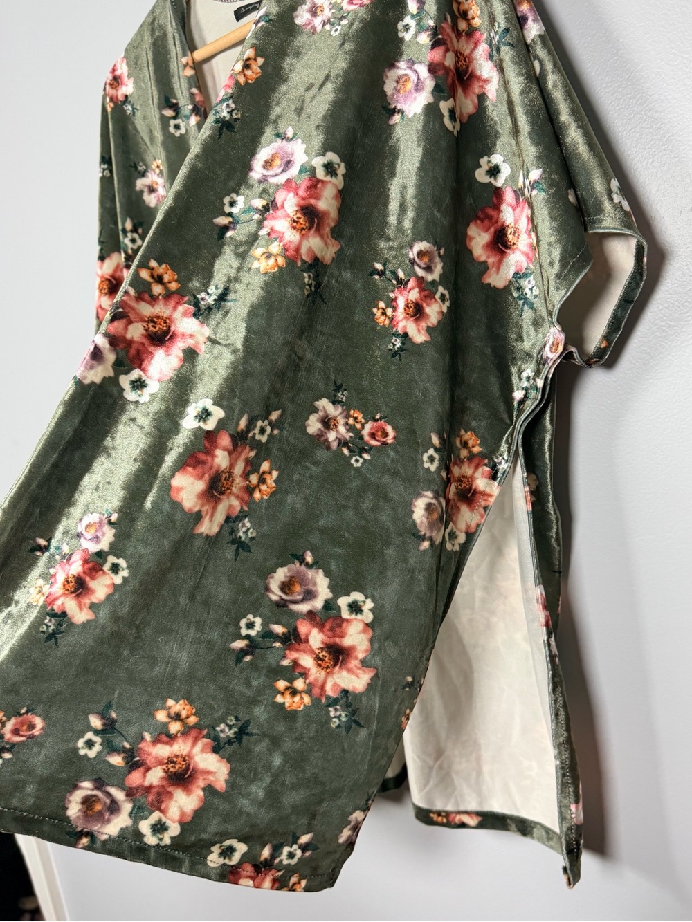 Do Everything in Love Velvet Floral Kimono Olive Whimsigoth Boho One Size - Picture 4 of 14